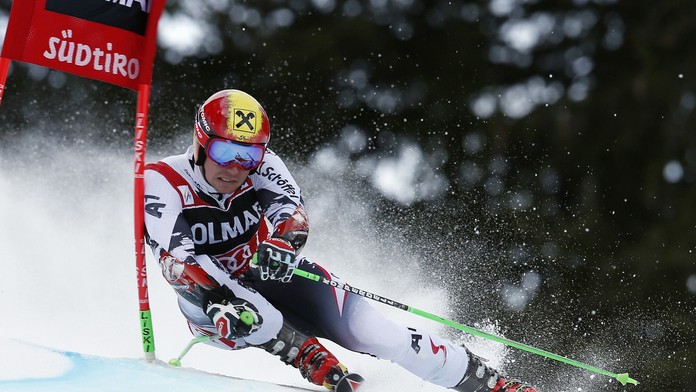 Rakúsky lyžiar Marcel Hirscher na trati v 1. kole obrovského slalomu alpského Svetového pohára v talianskom Alta Badia.