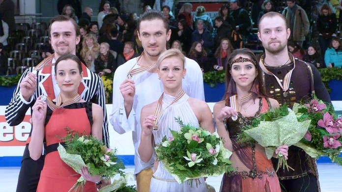 Medailisti z ME v Budapešti v kategórii športových dvojíc. Zľava: Ksenia STOLBOVA / Fedor KLIMOV (RUS), Tatiana VOLOSOZHAR / Max