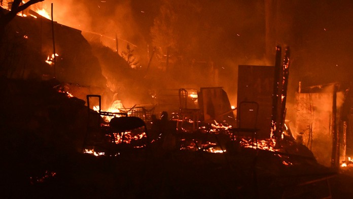 V utečeneckom tábore na ostrove Samos hasili požiar.