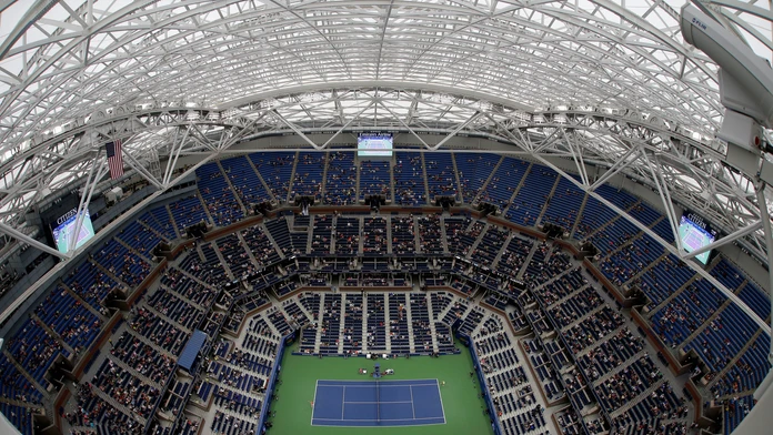Premiérovo zatiahli strechu na hlavnom dvorci US Open.