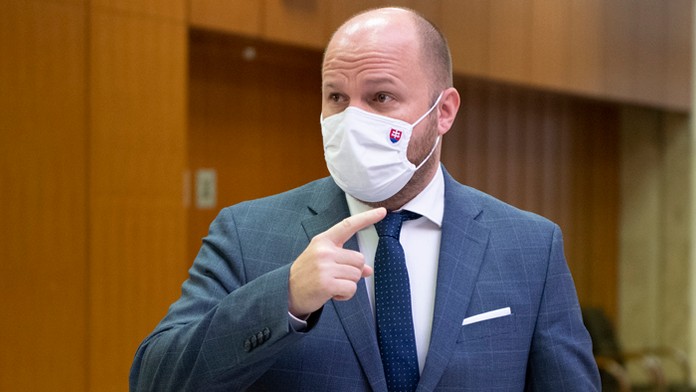 Minister vnútra Roman Mikulec.