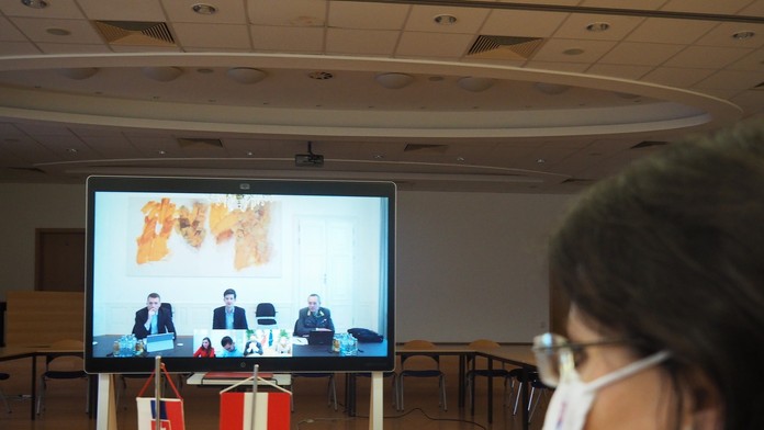 Slovné nadávky poslancovi SaS Miroslavovi Žiakovi.