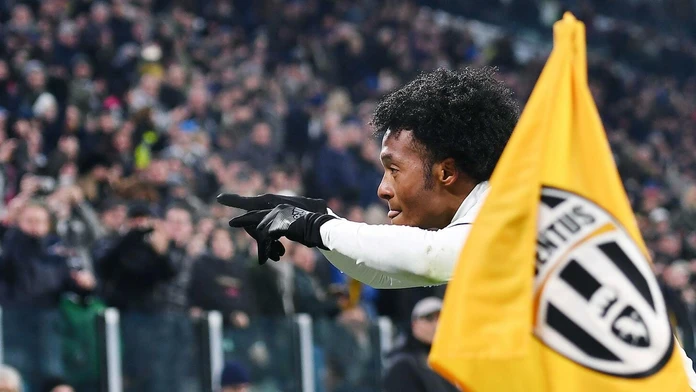 Juan Cuadrado oslavuje gól do siete Interu Miláno.