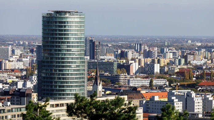 Na snímke pohľad na budovu Národnej banky Slovenska  z vojnového pamätníka Slavín