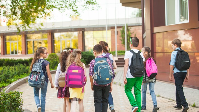 Hodinová veľká prestávka v školách nebude. Na stole je však kompromis