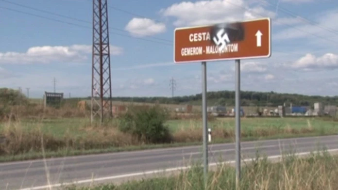 Hákový kríž pred Rimavskou Sobotou.