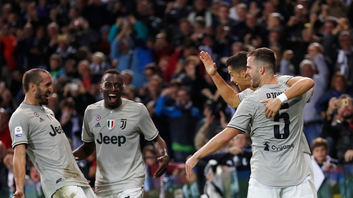 Hráči Juventusu sa tešia po góle do siete Udinese.