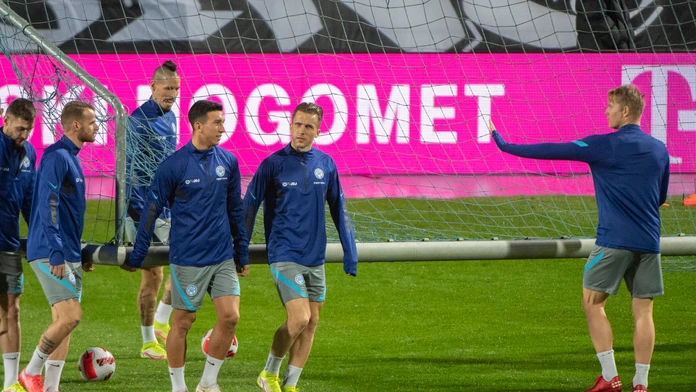 Slovenskí futbalisti počas tréningu pred pondelkovým kvalifikačným zápasom proti Chorvátsku.