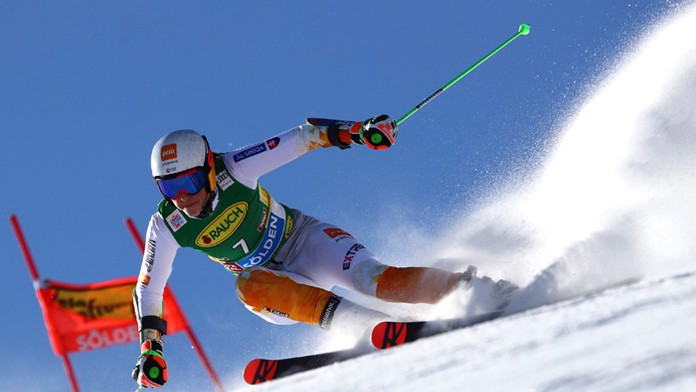 Petra Vlhová na trati obrovského slalomu v Söldene.