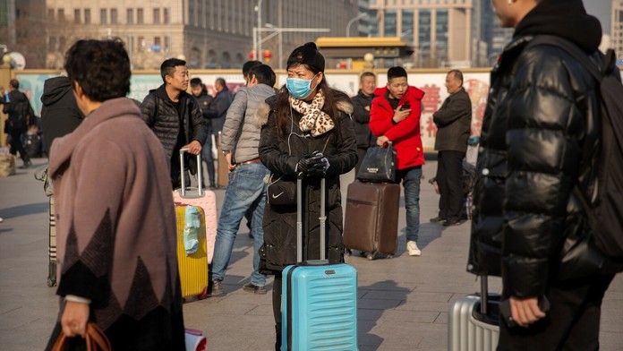 Dougie Hamilton z Caroliny proti Columbusu.