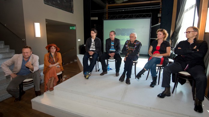 Dušan Kaprálik (na snímke tretí sprava) počas tlačovej konferencie 17. septembra 2014 v Bratislave.