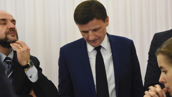 Vláda podľa predbežných výsledkov.