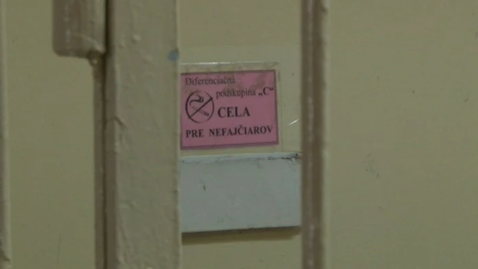 Súd s nefajčiarmi.