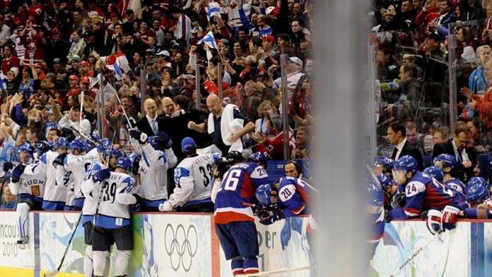 Smutná striedačka Slovákov po prehre s Fínmi vo Vancouveri o bronz