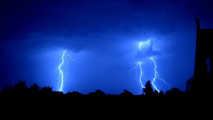 Nočná búrka v okolí Serede