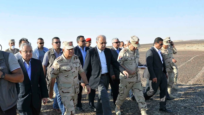 Egyptský premiér Šerif Ismail a ďalší štátni predstavitelia prišli na miesto nešťastia.