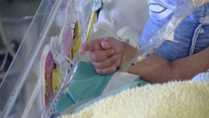 Choré novorodeniatku. (ilustračné foto)