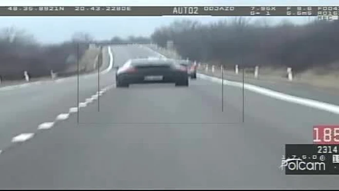 Mladá vodička na Porsche 14.2.2016.avi