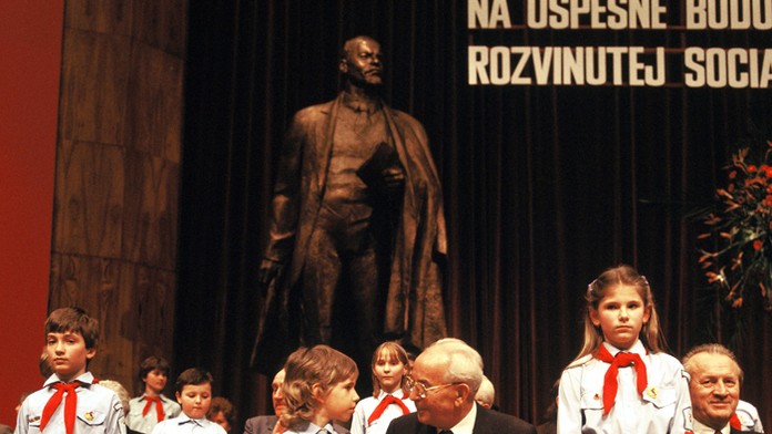 Iskričky a pionieri s prezidentom ČSSR pred zjazdom KSS (13. marca 1986)