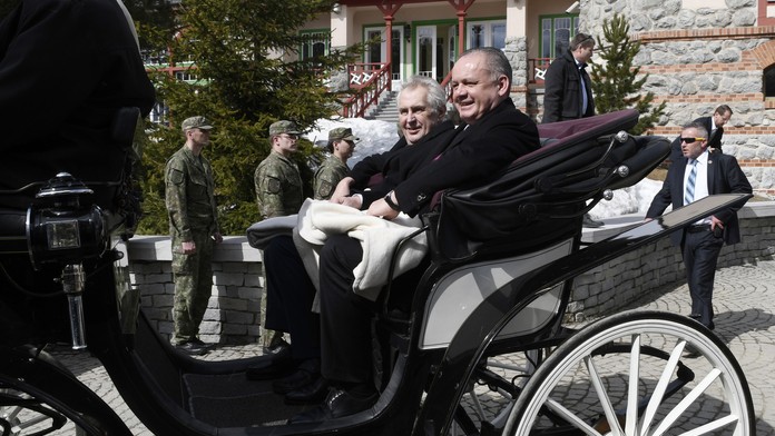 Prezident SR Andrej Kiska a prezident ČR Miloš Zeman počas stretnutia na Štrbskom plese