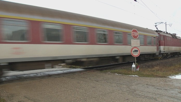 Na železničných priecestiach zomiera mnoho ľudí. 