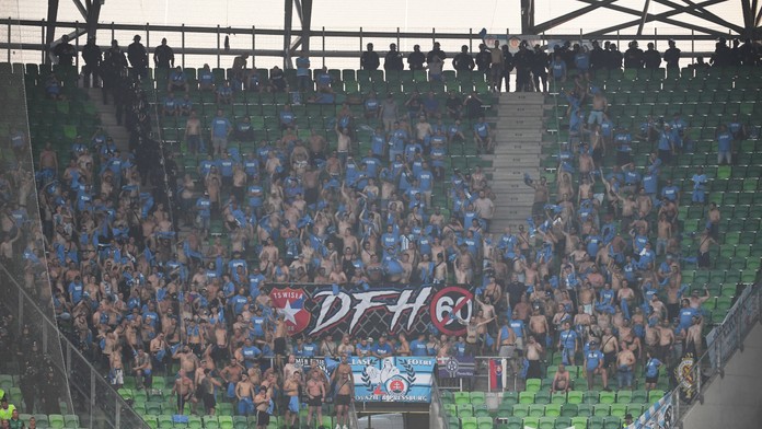 Odmena za vernosť. Fanúšikovia Slovana môžu ísť so  vstupenkou na Ferencváros i na Trenčín