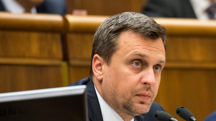 Mimoriadna schôdza Národnej rady SR, ktorú iniciovali opozičné strany SaS a OĽaNO-NOVA s cieľom vysloviť nedôveru ministrovi vnú