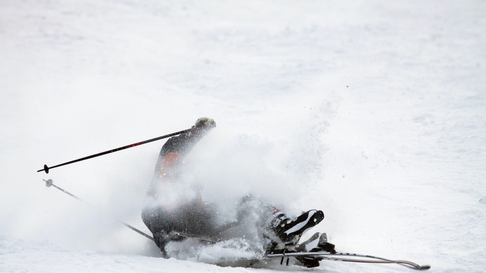 Pád lyžiara (ilustračná fotografia)
