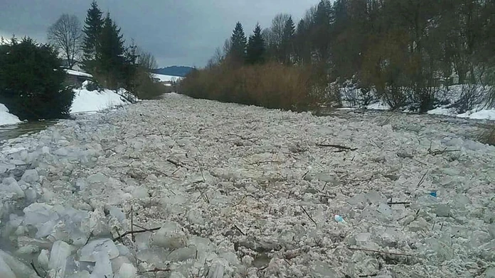 Žena neprežila zrážku s cestárskym autom.