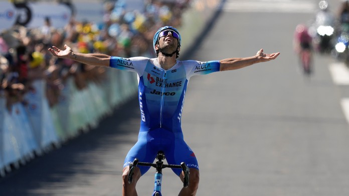 Matthews vyhral 14. etapu, Vingegaard odolal útoku Pogačara