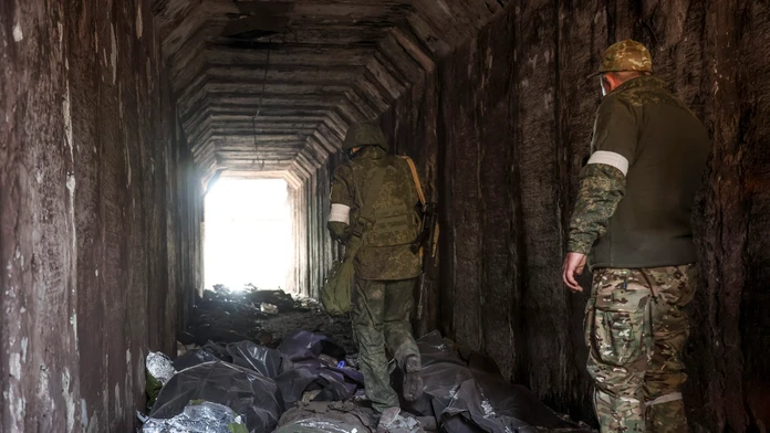 Z príchodu jari v Mariupole nemá nikto radosť. Nepochované telá obetí vojny sa začínajú rozkladať