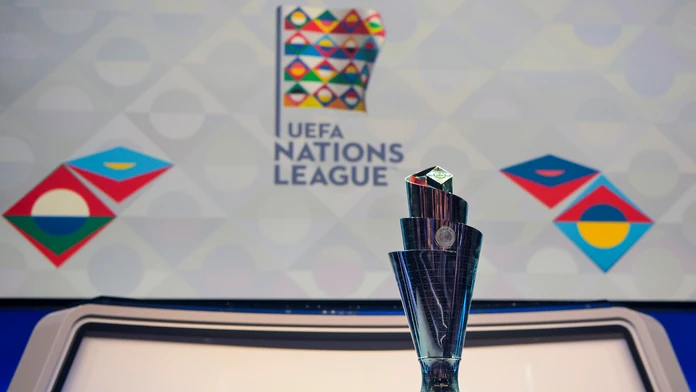 Na snímke pohárová  trofej pre víťaza počas žrebovania divízií novovytvorenej Ligy národov UEFA.