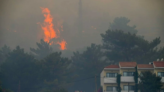 Požiar na gréckom ostrove Samos