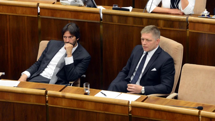 Minister vnútra Robert Kaliňák a premiér Robert Fico počas debaty o imigrantoch.