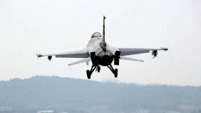 Dodanie stíhačiek F-16 sa oneskorí, prvé prídu od dva roky