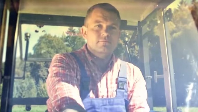 Peter Pellegrini, traktorista.