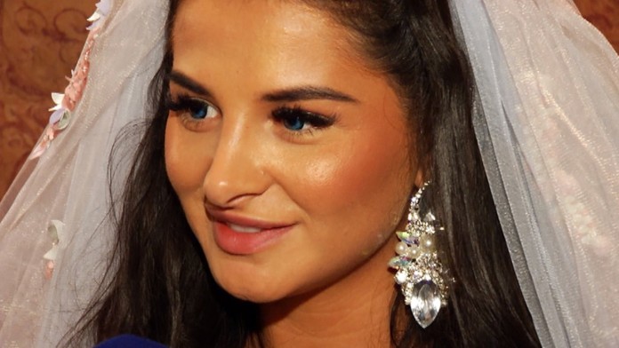 Zuzana Plačková s modrými očami.