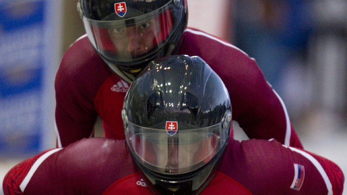 Štvorbob v zložení pilot Milan Jagnešák, Martin Tešovič, Andrej Bician a Juraj Mokráš  (archívna snímka)