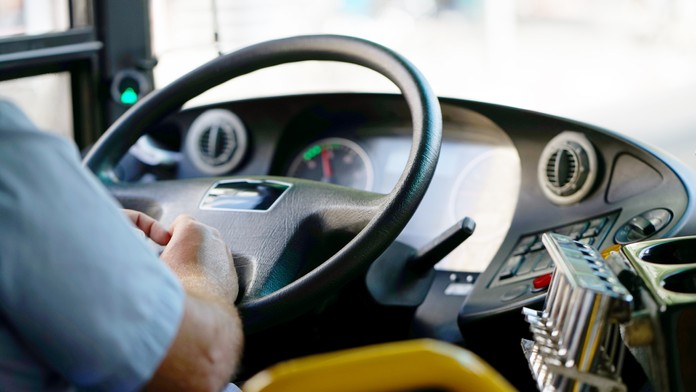 Agresívny vodič autobusu: Slovenku cestujúcu do Talianska zbil a nechal na benzínke