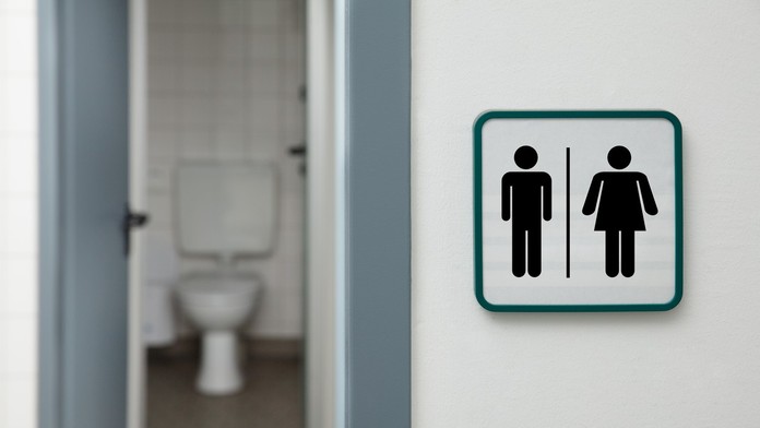 V Česku pribúdajú transgender študenti. Niektoré školy im zriadili špeciálne toalety