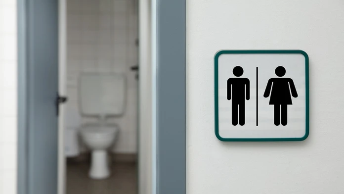 V Česku pribúdajú transgender študenti. Niektoré školy im zriadili špeciálne toalety