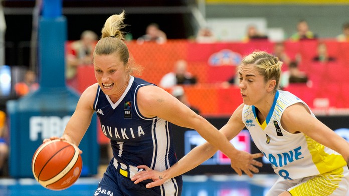 Na snímke vľavo Zuzana Žirková (Slovensko) a vpravo Arina Bilocerkivská (Ukrajina) 