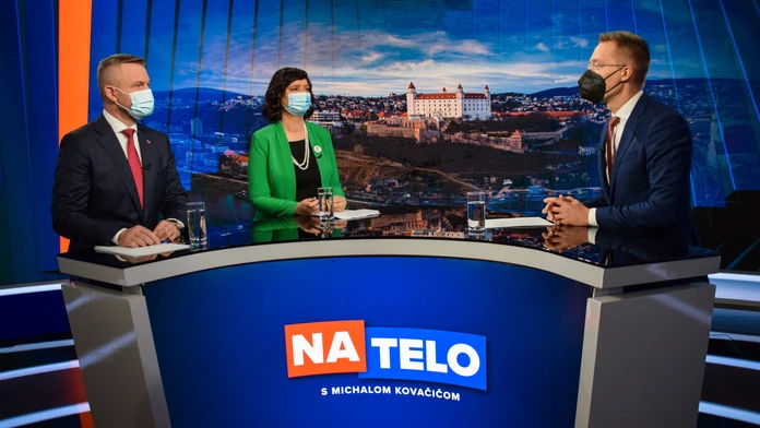 Akin Akinözü s priateľkou Sandrou