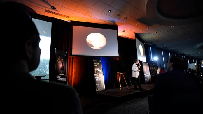 Sonda New Horizons úspešne nadviazala spojenie s riadením misie.