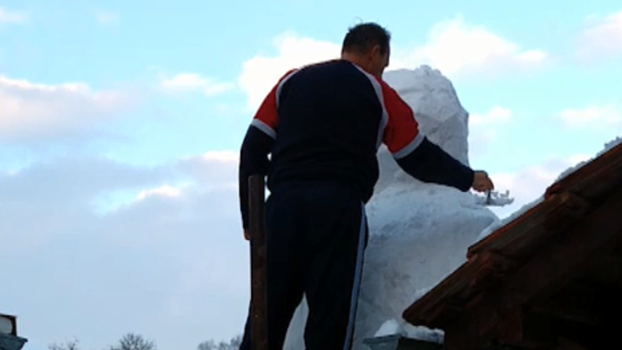 Na stavbu použili aj lešenie.