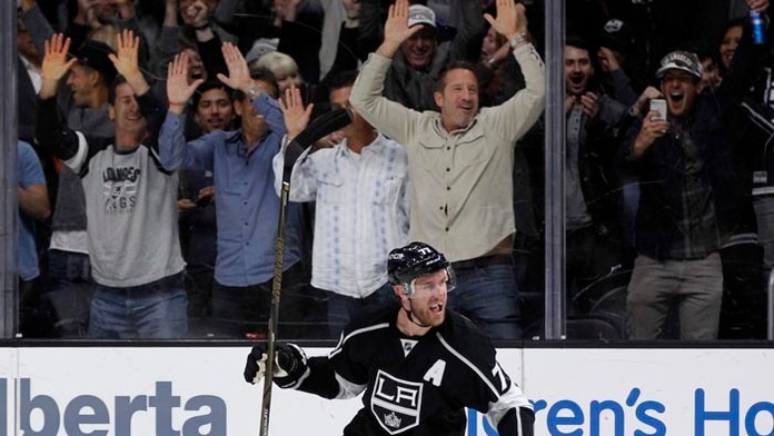 Toronto vyhralo v zámorskej hokejovej NHL nad New Yorkom Islanders 4:3.