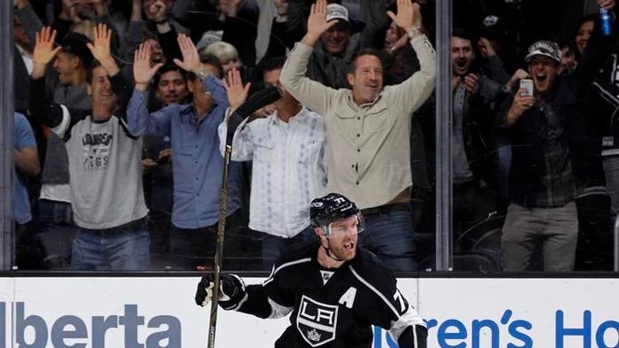 Toronto vyhralo v zámorskej hokejovej NHL nad New Yorkom Islanders 4:3.