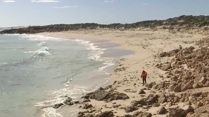 Našli iba časť surfu so stopami po zuboch. Austrálčan je po útoku žraloka zrejme mŕtvy