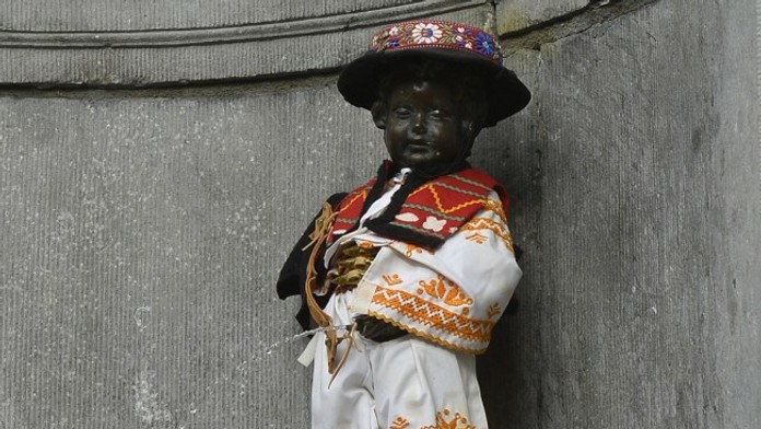 Manneken-Pis v slovenskom kroji.