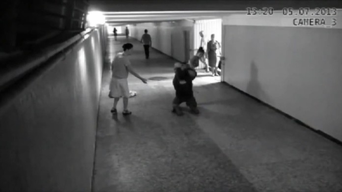 Žena dala mužovi lekciu z karate
